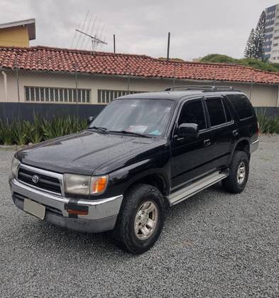 TOYOTA HILUX SW4 3.0 4X4 8V TURBO DIESEL 4P MANUAL TOYOTA HILUX SW4 3.0 4X4 8V TURBO DIESEL 4P MANUAL
